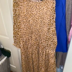 Printed dress for this upcoming spring! Great fit for a day with your family